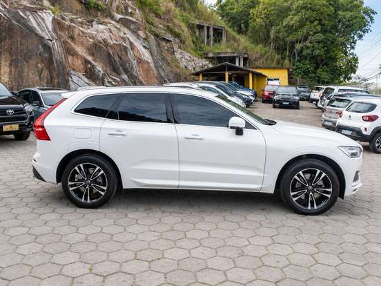 VOLVO-XC60-2.0 D5 DIESEL MOMENTUM AWD GEARTRONIC VOLVO-XC60-2020