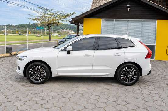 VOLVO-XC60-2.0 D5 DIESEL MOMENTUM AWD GEARTRONIC VOLVO-XC60-2020