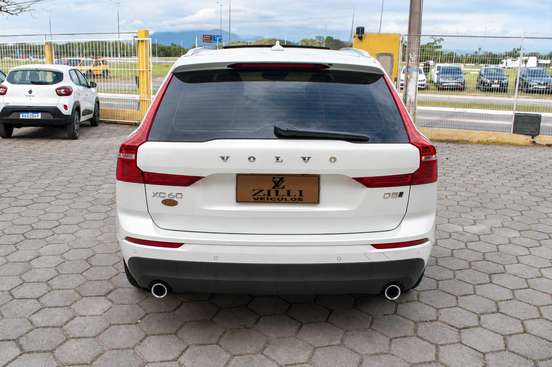 VOLVO-XC60-2020
