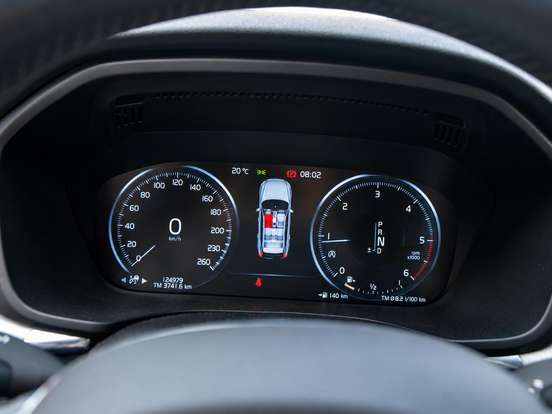 VOLVO-XC60-2.0 D5 DIESEL MOMENTUM AWD GEARTRONIC VOLVO-XC60-2020