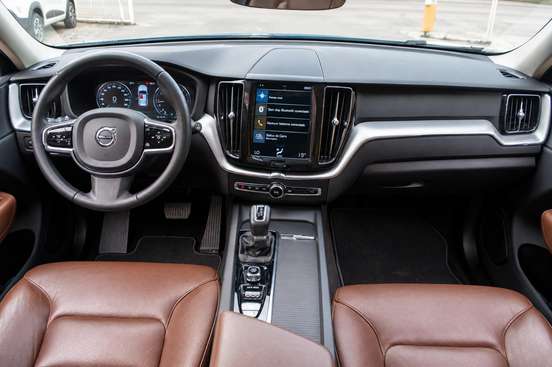 VOLVO-XC60-2020