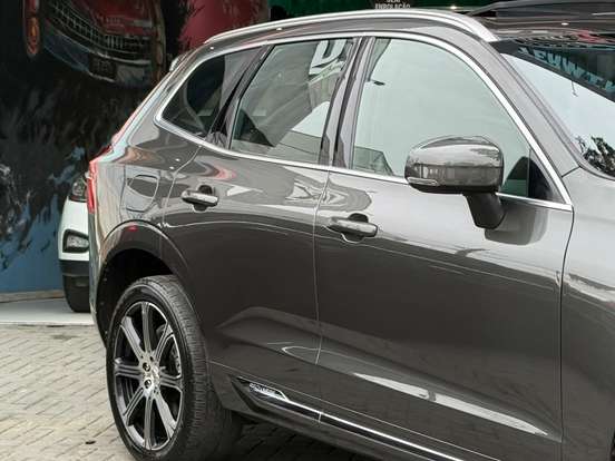 VOLVO-XC60-2.0 T5 GASOLINA MOMENTUM AWD GEARTRONIC VOLVO-XC60-2021