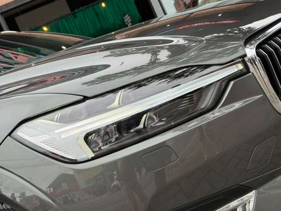 VOLVO-XC60-2021