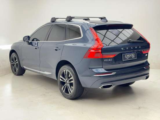 VOLVO-XC60-2020
