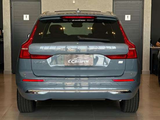VOLVO-XC60-2023