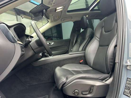 VOLVO-XC60-2023
