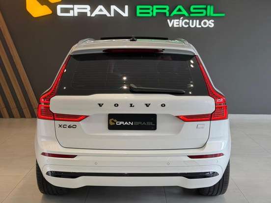 VOLVO-XC60-2022
