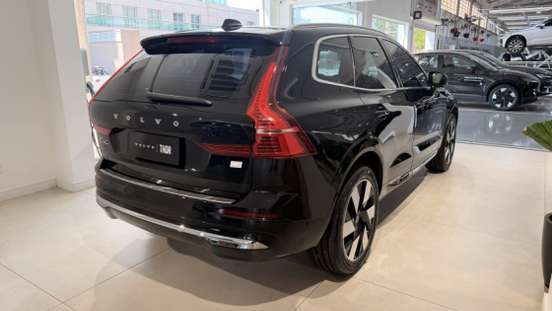 VOLVO-XC60-2023
