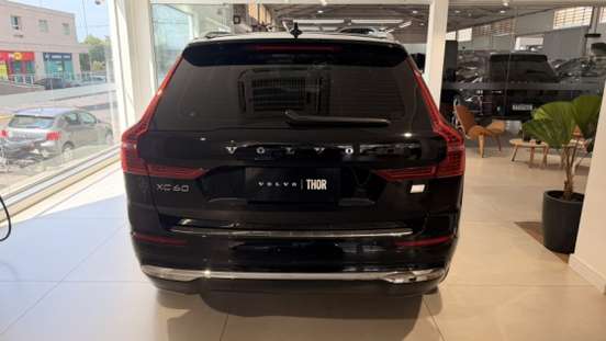 VOLVO-XC60-2023