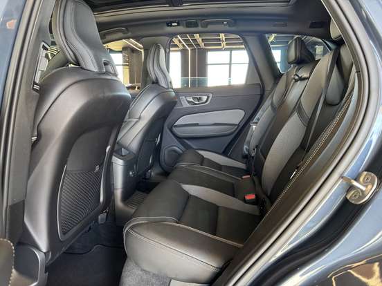 VOLVO-XC60-2023