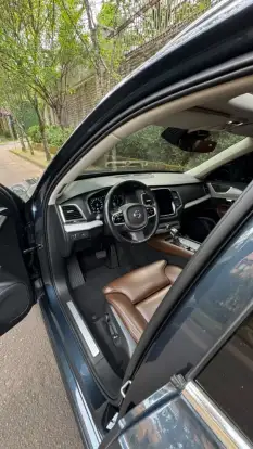 VOLVO-XC90-2019