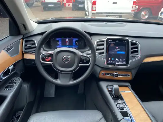 VOLVO-XC90-2023