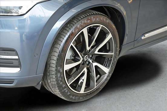VOLVO-XC90-2023