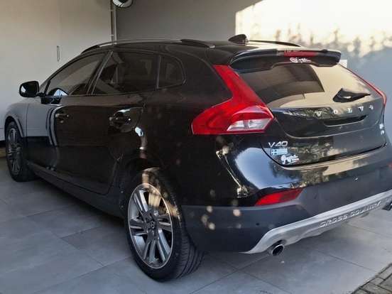 VOLVO-V40-2.0 T5 CROSS COUNTRY AWD TURBO GASOLINA 4P AUTOMÁTICO VOLVO-V40-2015