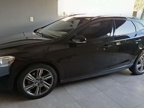 VOLVO-V40-2.0 T5 CROSS COUNTRY AWD TURBO GASOLINA 4P AUTOMÁTICO VOLVO-V40-2015
