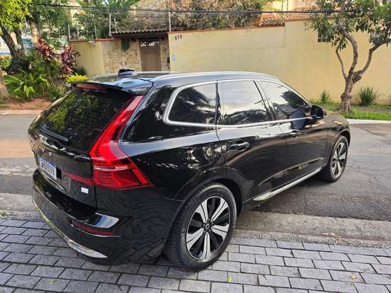 VOLVO-XC60-2023