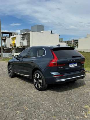 VOLVO-XC60-2023