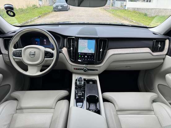 VOLVO-XC60-2023