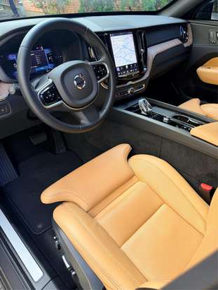 VOLVO-XC60-2022