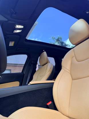 VOLVO-XC60-2022