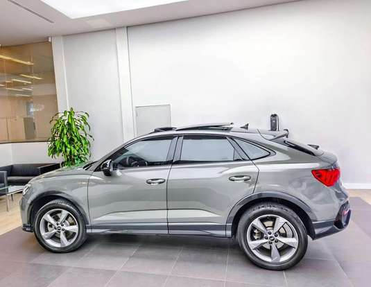 AUDI-Q3-2022