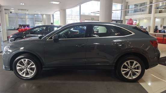AUDI-Q3-2022