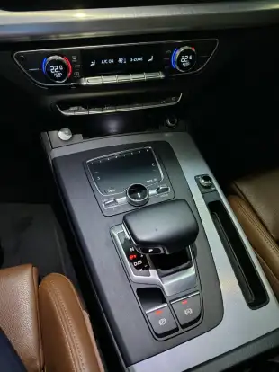 AUDI-Q5-2020