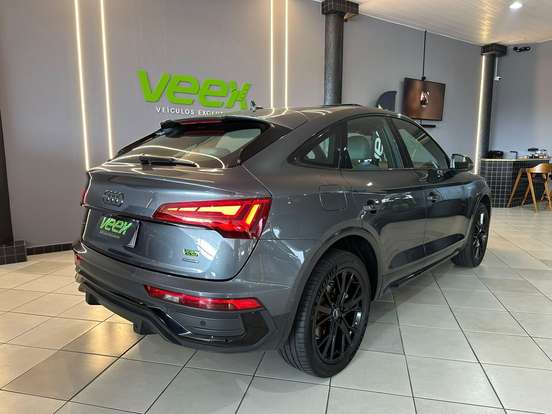 AUDI-Q5-2021
