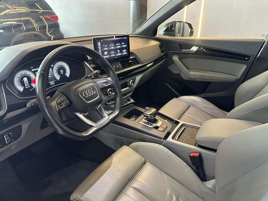 AUDI-Q5-2021