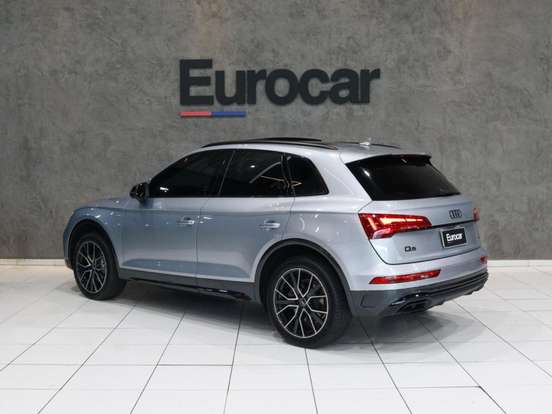 AUDI-Q5-2021