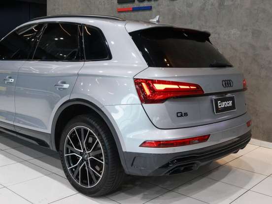 AUDI-Q5-2021