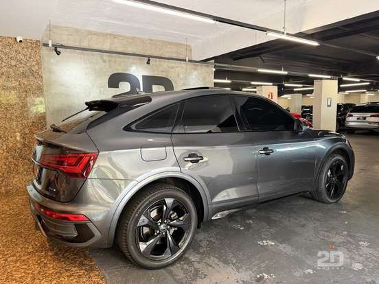AUDI-Q5-2021