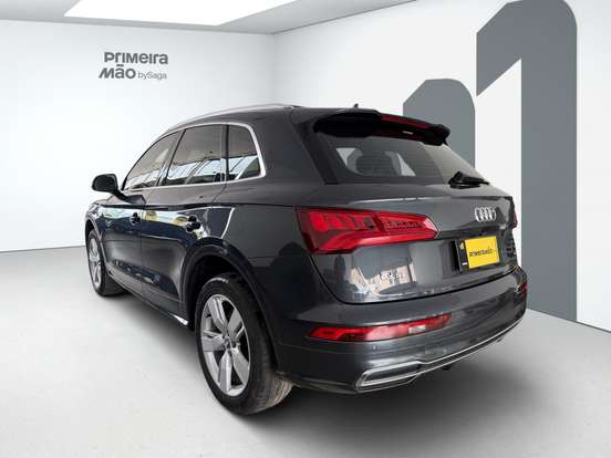 AUDI-Q5-2020