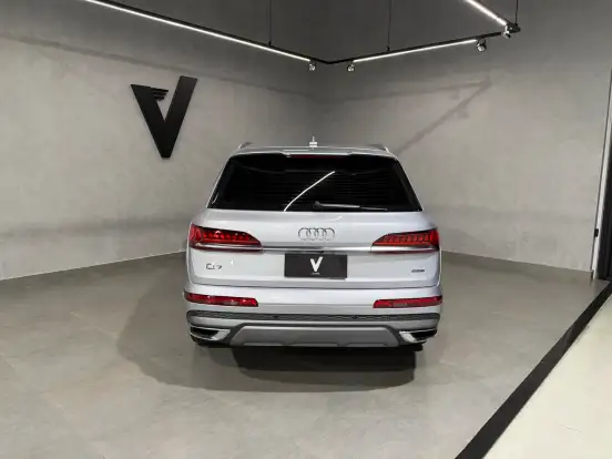 AUDI-Q7-2021