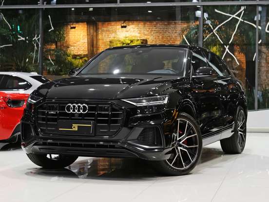 AUDI-Q8-2020