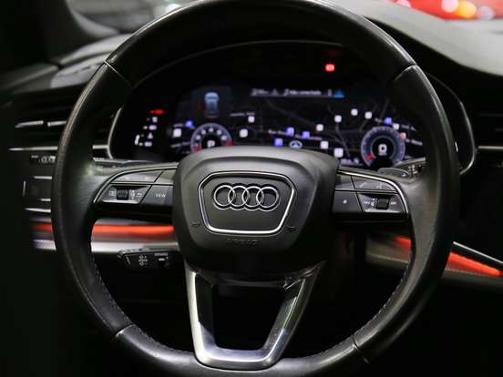 AUDI-Q8-2020