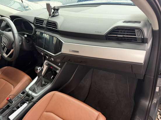 AUDI-Q3-2021