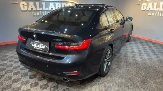 BMW-320i-2019