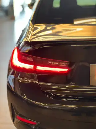 BMW-320i-2019