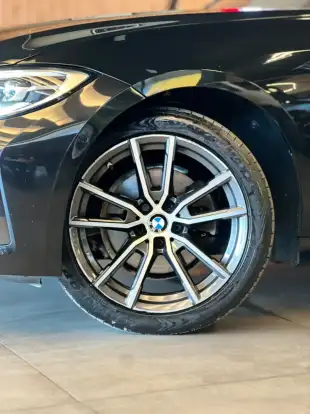BMW-320i-2019