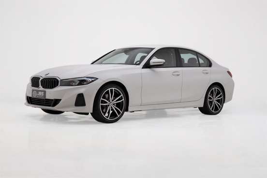 BMW-320i-2022