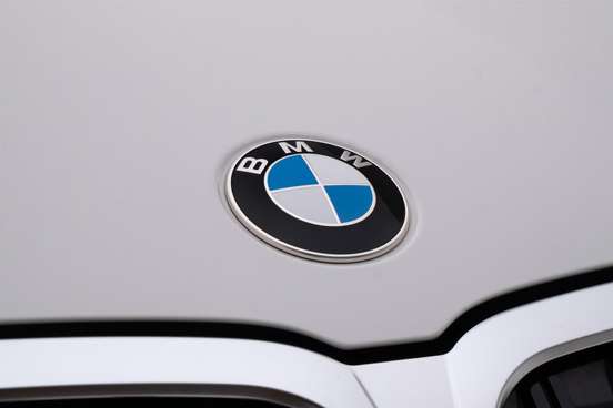 BMW-320i-2022