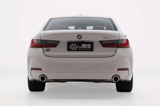 BMW-320i-2022