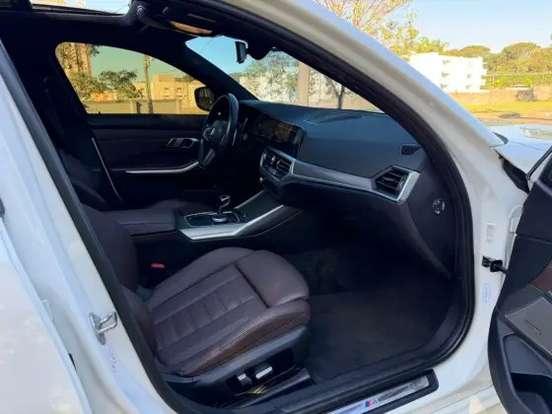 BMW-320i-2021