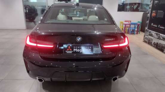 BMW-320i-2023