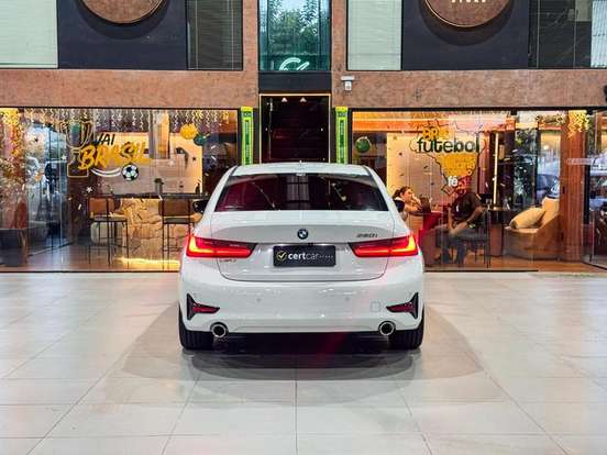 BMW-320i-2020