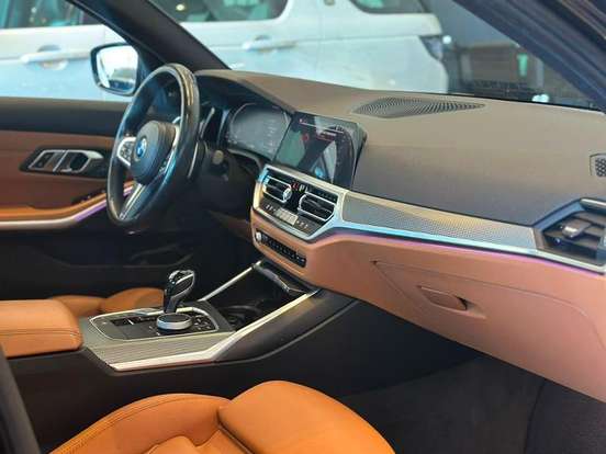 BMW-320i-2021