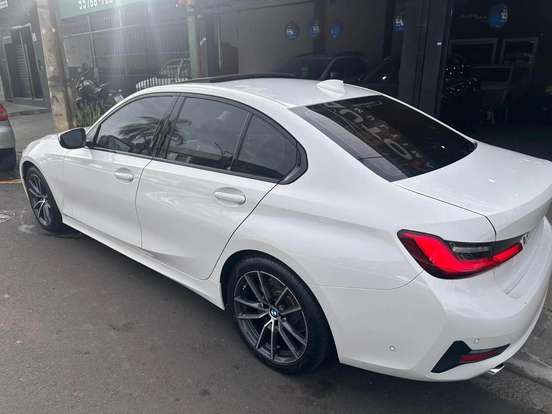 BMW-320i-2020