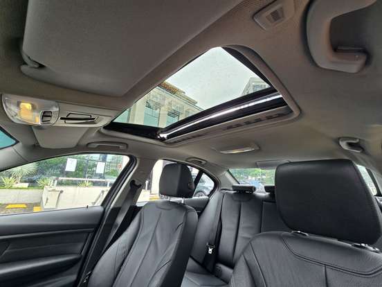 BMW-328i-2012