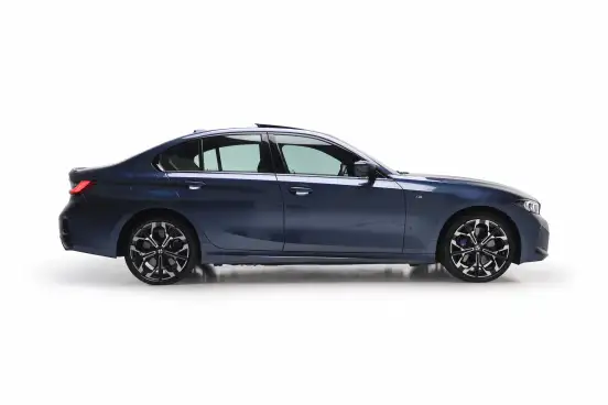 BMW-330e-2024